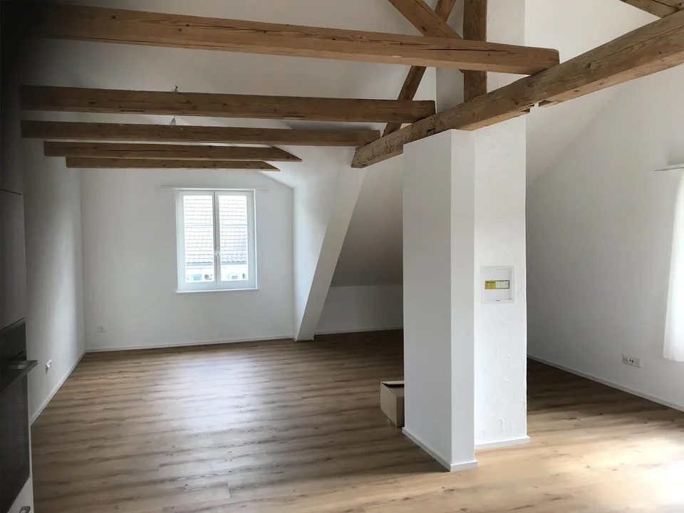 grosszügige 4,5 Zimmer Wohnung 124 m2