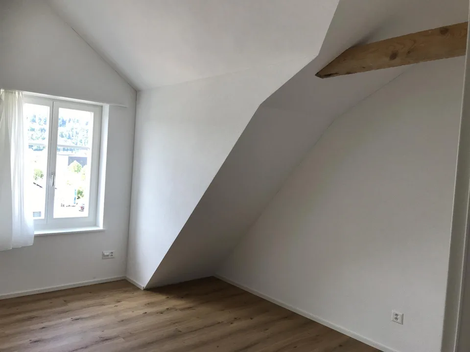 grosszügige 4,5 Zimmer Wohnung 124 m2
