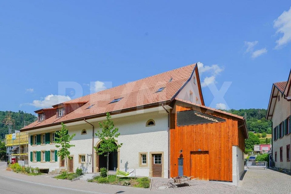 Neuwertige 3.5 Zimmer-Dachwohnung mit zusätzlichem Galeriezimmer