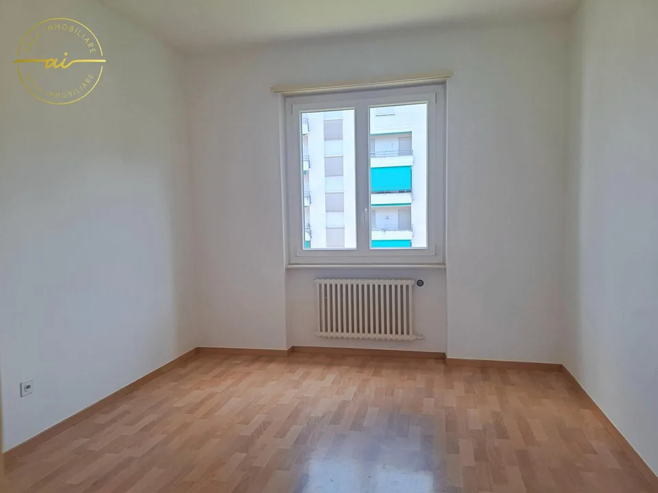 APPARTAMENTO 3.5 LOCALI CON DOPPIO BALCONE