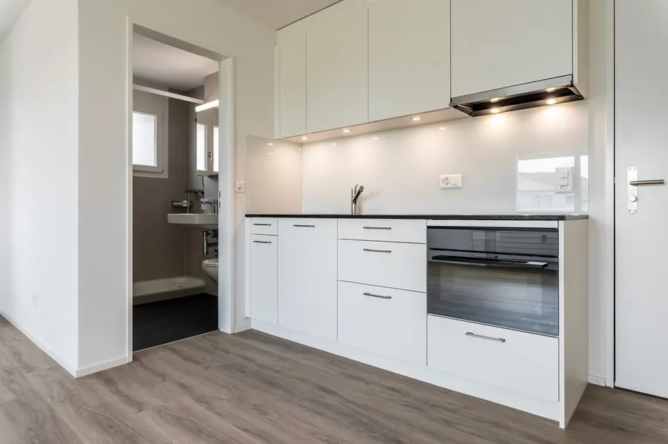 Moderne 1.5-Zimmerwohung im 2. Stock mit Balkon