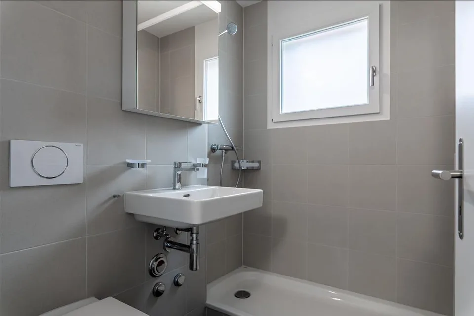 Moderne 1.5-Zimmerwohung im 2. Stock mit Balkon