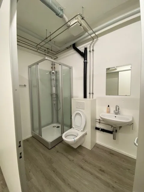 Mehrzweckraum mit Dusche/WC