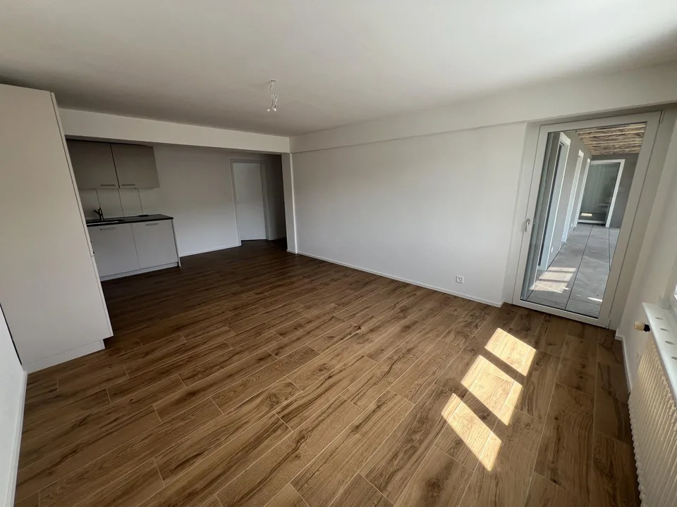 Komplett sanierte, schöne 3.5 ZWG mit grossem Balkon