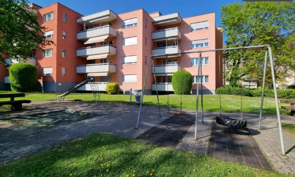 Familienfreundliche und helle 4.5 Zimmerwohnung in ruhigem Quartier
