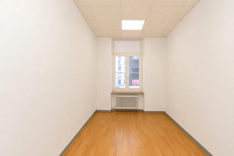 Ganze Etage mit 4 Büros im Herzen von Basel