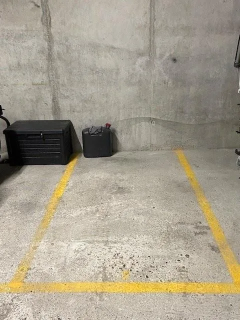 Motorradplätze im Zentrum von Schliern zu vermieten