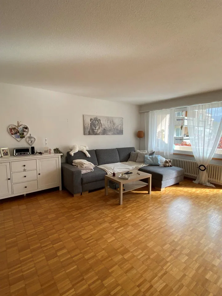 moderne Wohnung in zentraler Lage mit Schwimmbad!
