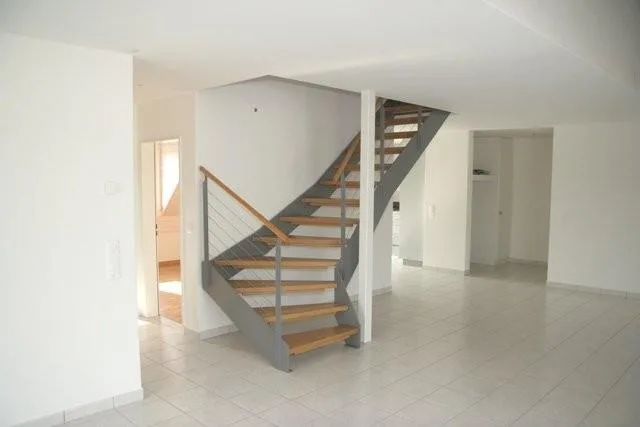 Exklusive 4.5-Zi-Maisonette-Dachwohnung, nahe S-Bahn