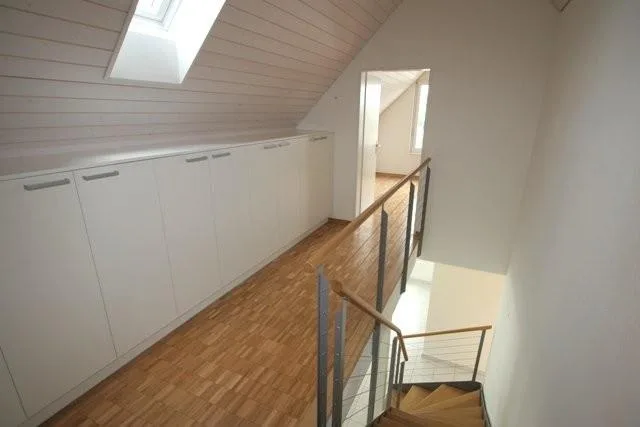 Exklusive 4.5-Zi-Maisonette-Dachwohnung, nahe S-Bahn – photo 8 of 10