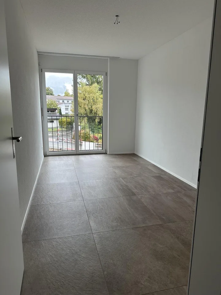 Moderne und zentrale 4,5 Zimmerwohnung in Uetendorf