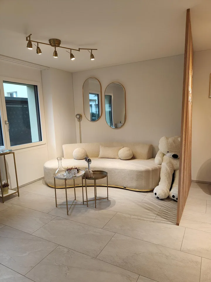 hervorragend als Therapiepraxis, Kosmetikstudio, Coiffeursalon, Büro