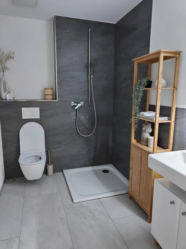hervorragend als Therapiepraxis, Kosmetikstudio, Coiffeursalon, Büro