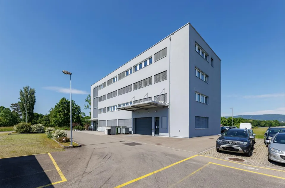 Befahrbare Lager- und Werkstattfläche mit Rolltor – photo 10 sur 12