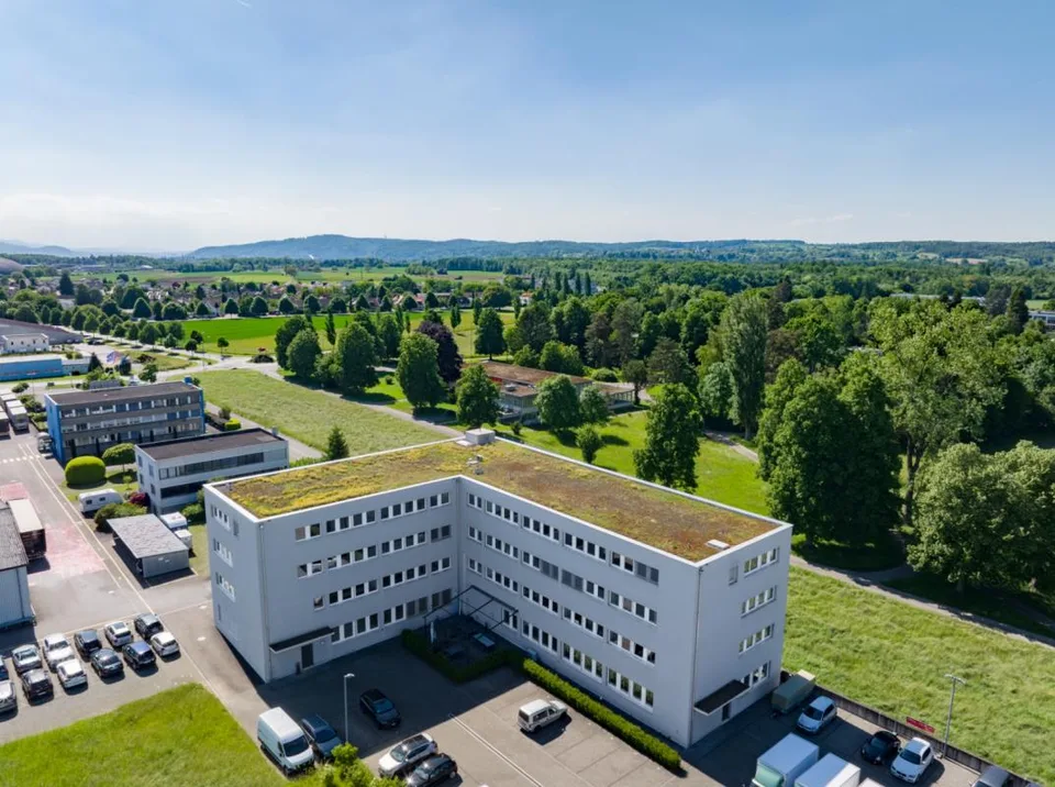 Befahrbare Lager- und Werkstattfläche mit Rolltor – photo 11 sur 12