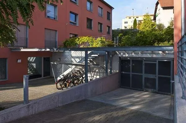 Einstellhallenplatz zu vermieten