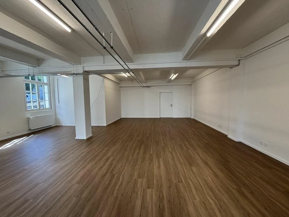 Emplacement Premium : bureau de 83 m2 rénové au coeur du Flon !