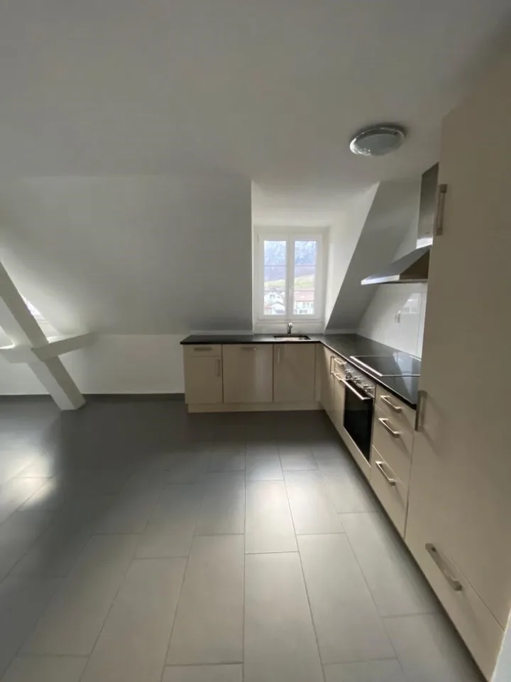 schöne 3-Zimmer-Dachwohnung in Netstal
