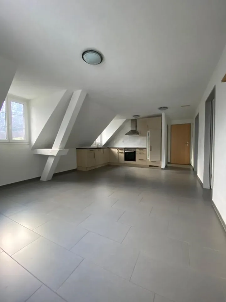 schöne 3-Zimmer-Dachwohnung in Netstal