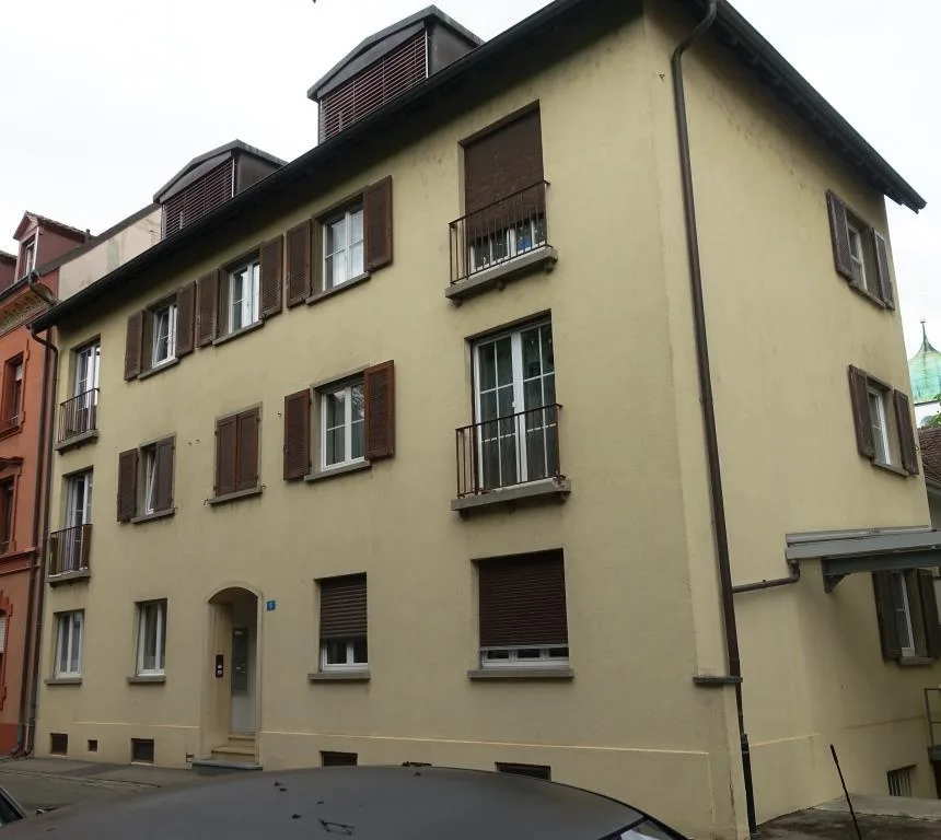 Ruhige helle 2 1/2 Zimmerwohnung gegenüber Park