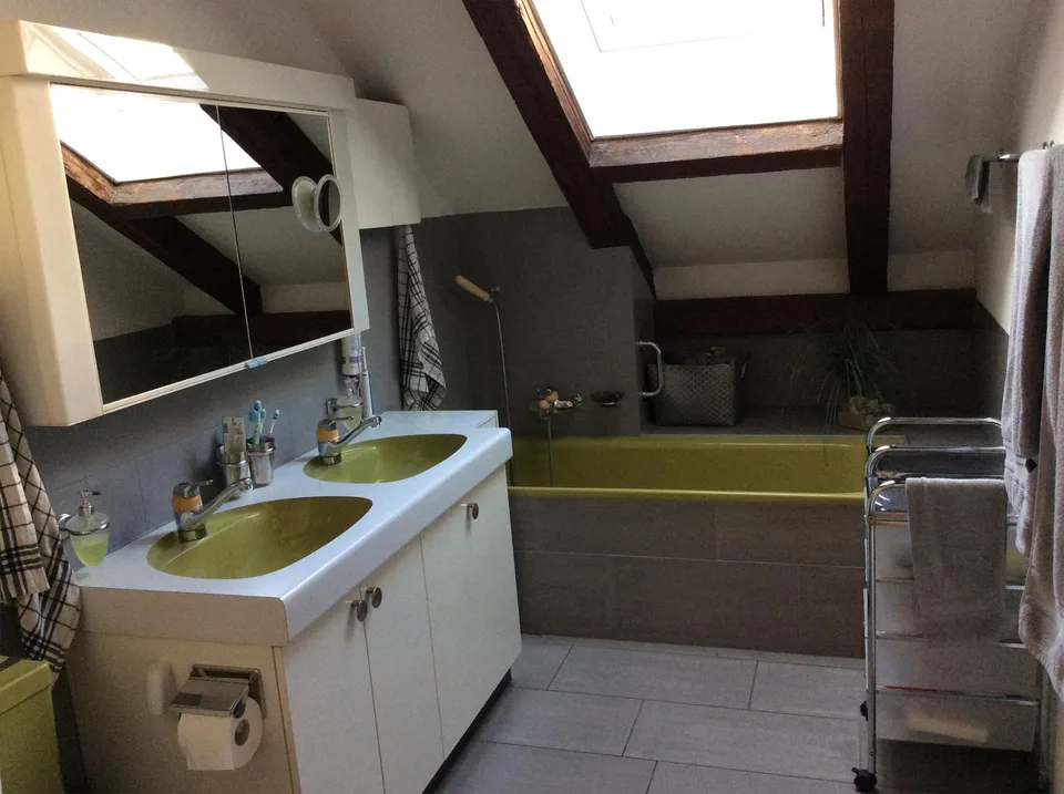 Sehr helle Dachwohnung mit schöner Terrasse und grossem Balkon