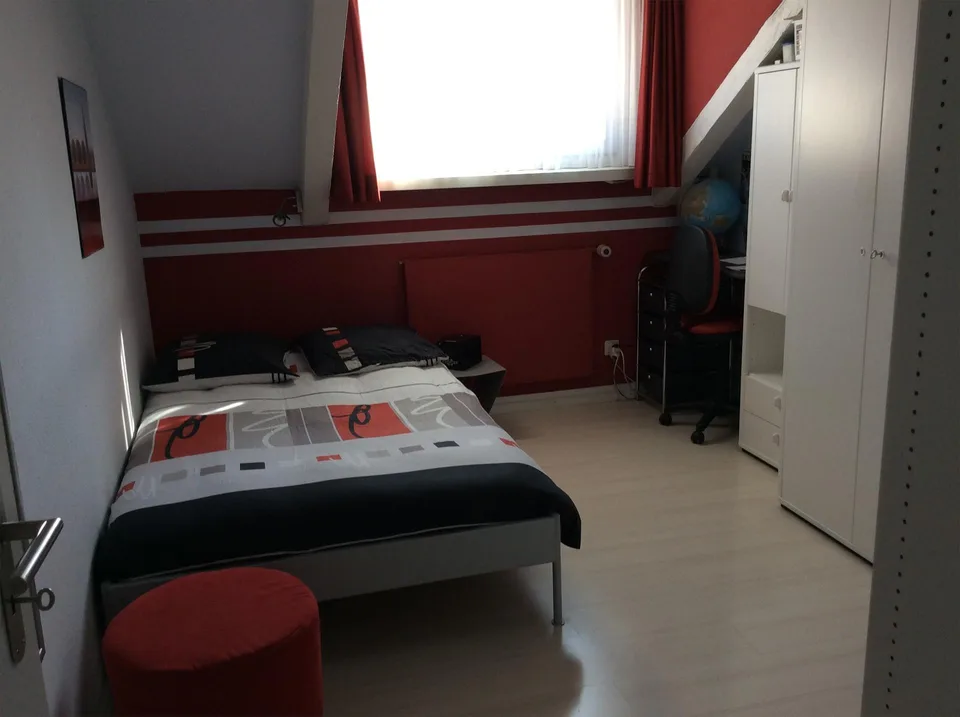Sehr helle Dachwohnung mit schöner Terrasse und grossem Balkon