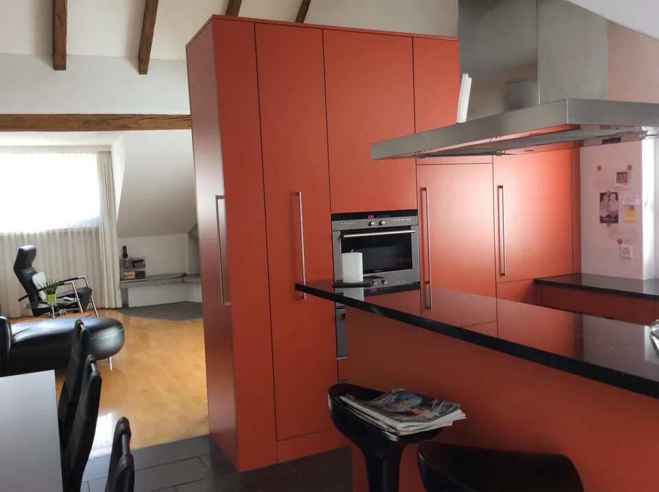 Sehr helle Dachwohnung mit schöner Terrasse und grossem Balkon