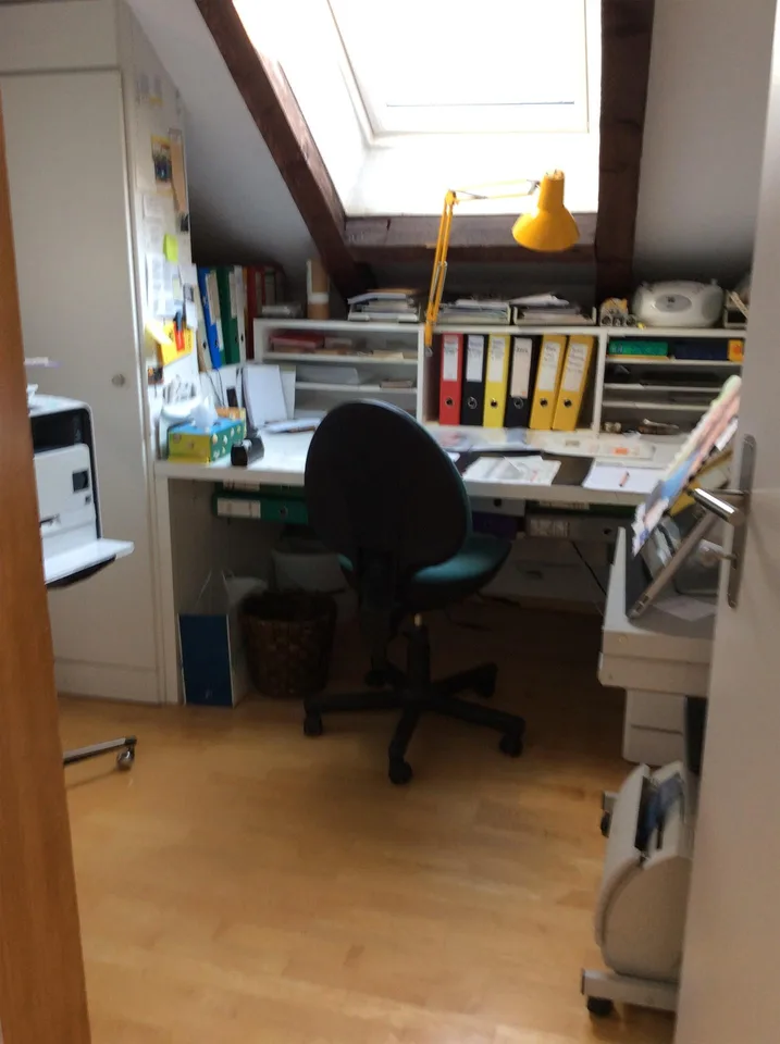 Sehr helle Dachwohnung mit schöner Terrasse und grossem Balkon