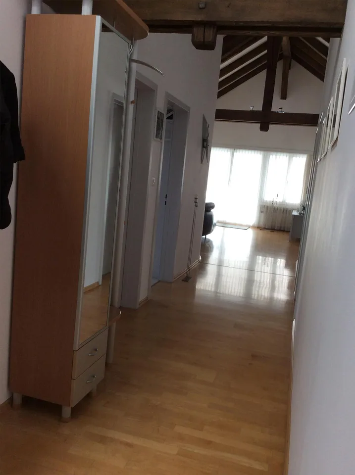 Sehr helle Dachwohnung mit schöner Terrasse und grossem Balkon