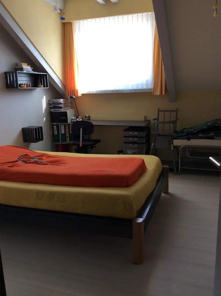 Sehr helle Dachwohnung mit schöner Terrasse und grossem Balkon