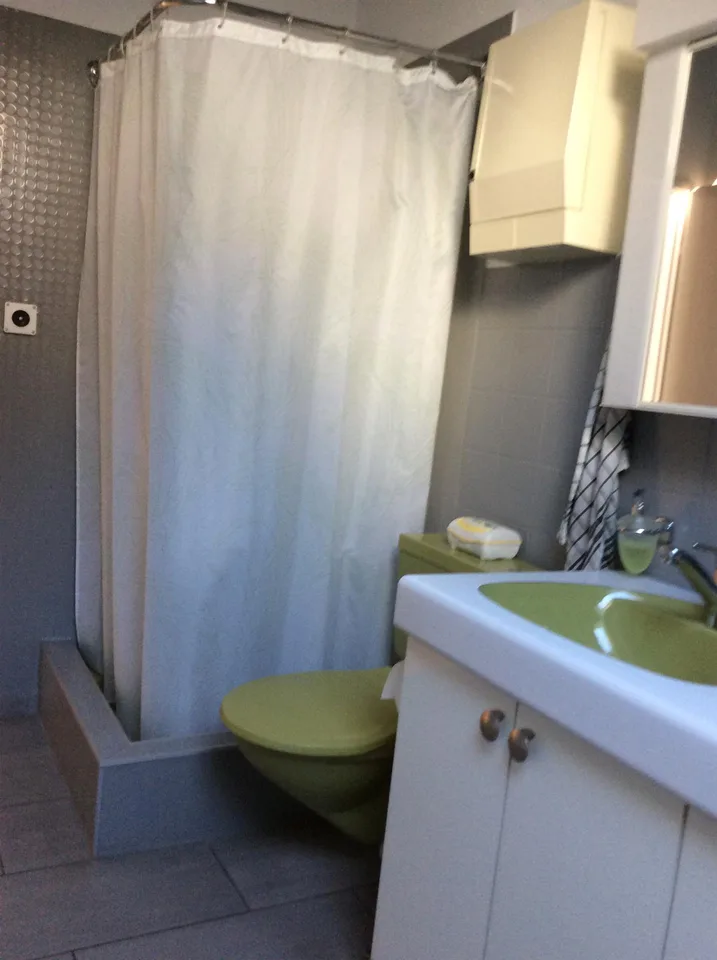 Sehr helle Dachwohnung mit schöner Terrasse und grossem Balkon