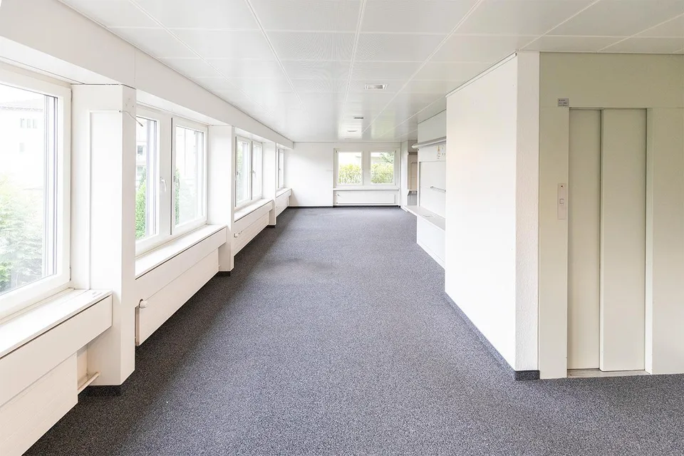 Befristet - Büro/Atelier an der Schaffhauserstrasse 121 in Glattbrugg