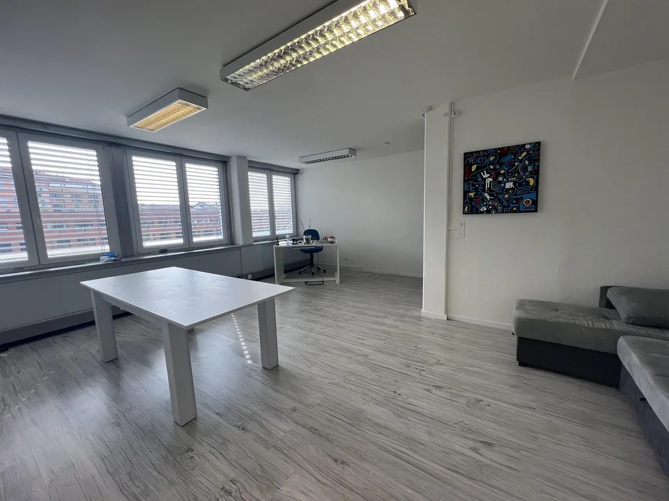 Mendrisio – Ufficio elegante e ben collegato