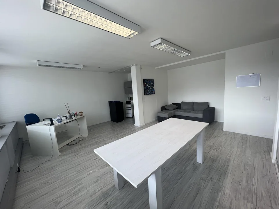 Mendrisio – Ufficio elegante e ben collegato