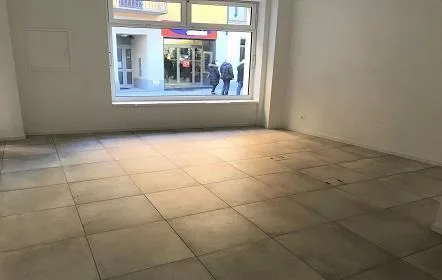 Mendrisio centralissimo UFFICIO/NEGOZIO