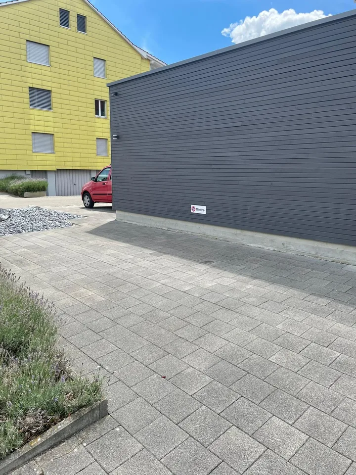 Aussenparkplatz zu vermieten