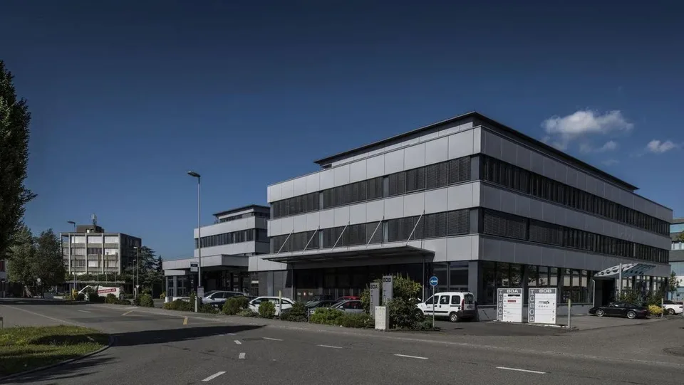 Helles Eckbüro mit Teeküche - Bezug ab 01.06.2027!