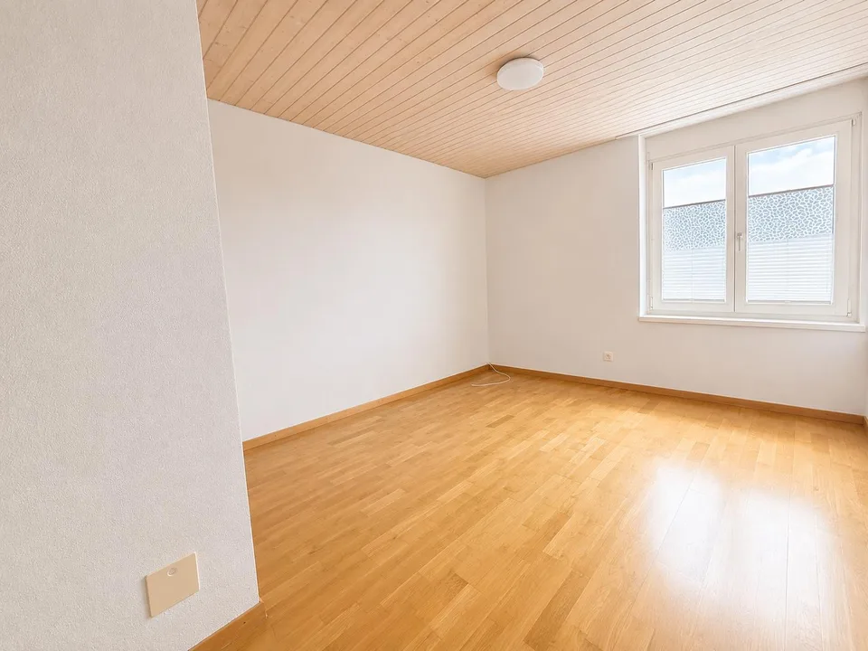 Spacious 5.5-room maisonette apartment in Leuggern – available immediately! – photo 7 of 14