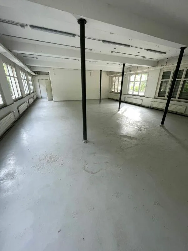 Büro, Hobbyraum. Lager mit WC