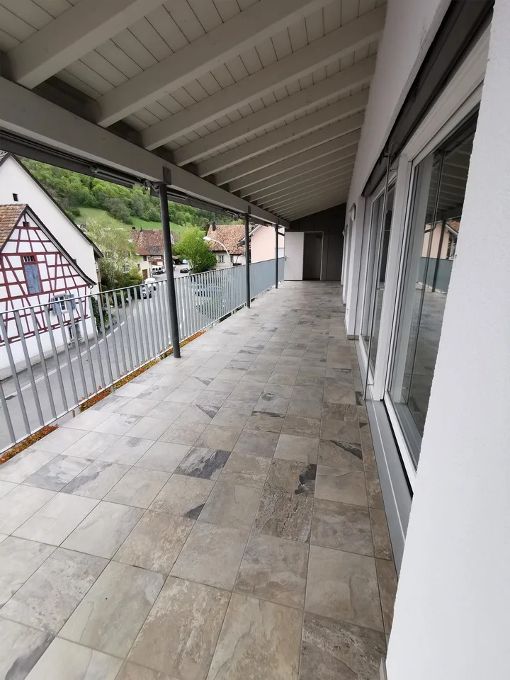 Moderne 4.5-Zi. Attikawohnung mit grosser Terrasse & Lift in Wohnung