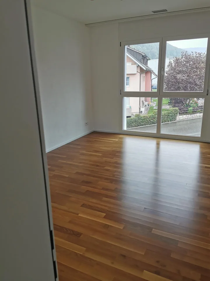 Moderne 4.5-Zi. Attikawohnung mit grosser Terrasse & Lift in Wohnung