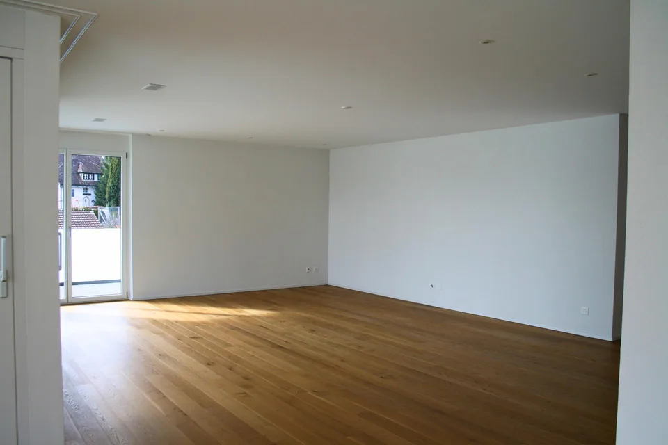 grosszügige, moderne 5.5 Zimmer- Terrassenwohnung auf der Breite