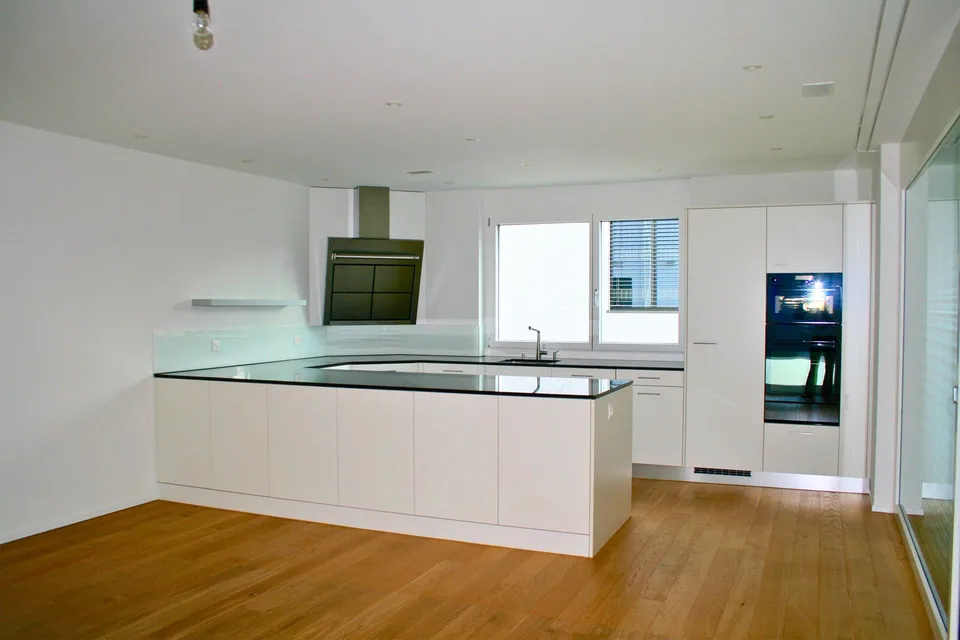 grosszügige, moderne 5.5 Zimmer- Terrassenwohnung auf der Breite