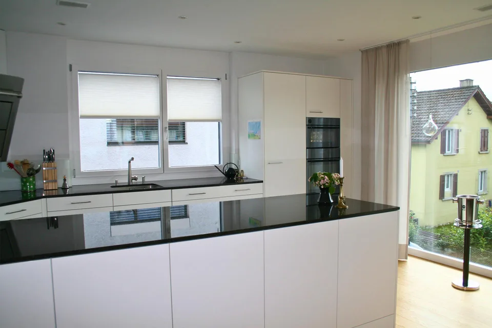 grosszügige, moderne 5.5 Zimmer- Terrassenwohnung auf der Breite