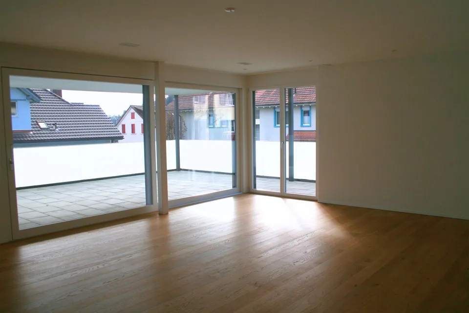 grosszügige, moderne 5.5 Zimmer- Terrassenwohnung auf der Breite