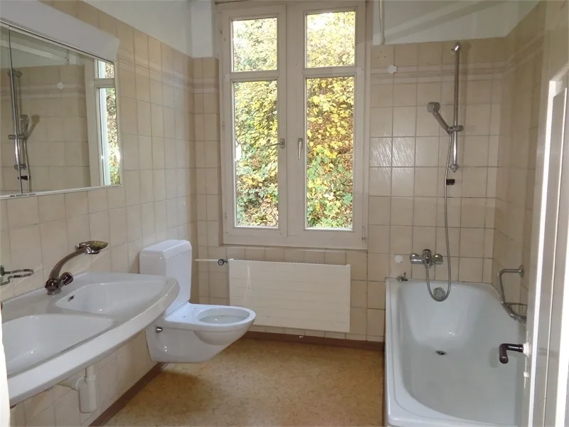 4.5 Zimmer gepflegte helle Jugendstilwohnung an zentraler Lage