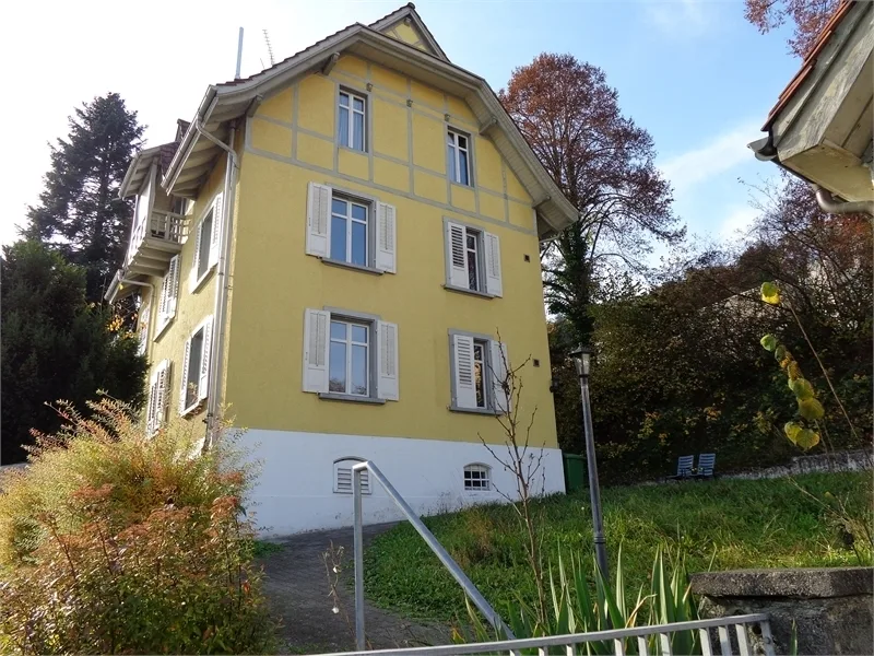4.5 Zimmer gepflegte helle Jugendstilwohnung an zentraler Lage