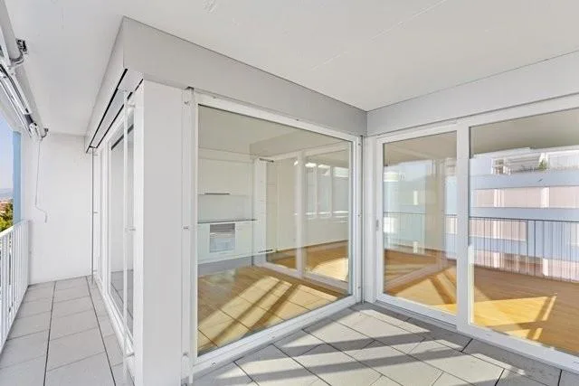 Grosszügige, moderne Wohnung mit viel Sonnenlicht