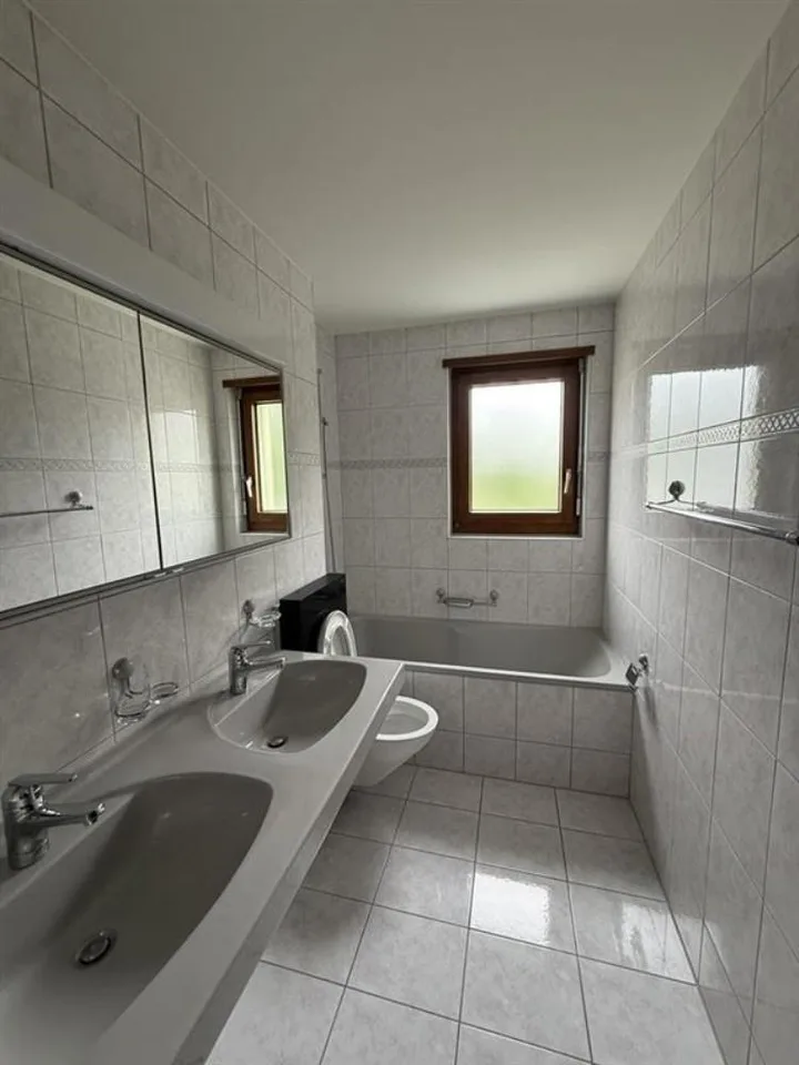 Helle Wohnung mit Gartensitzplatz & Wintergarten in Dübendorf