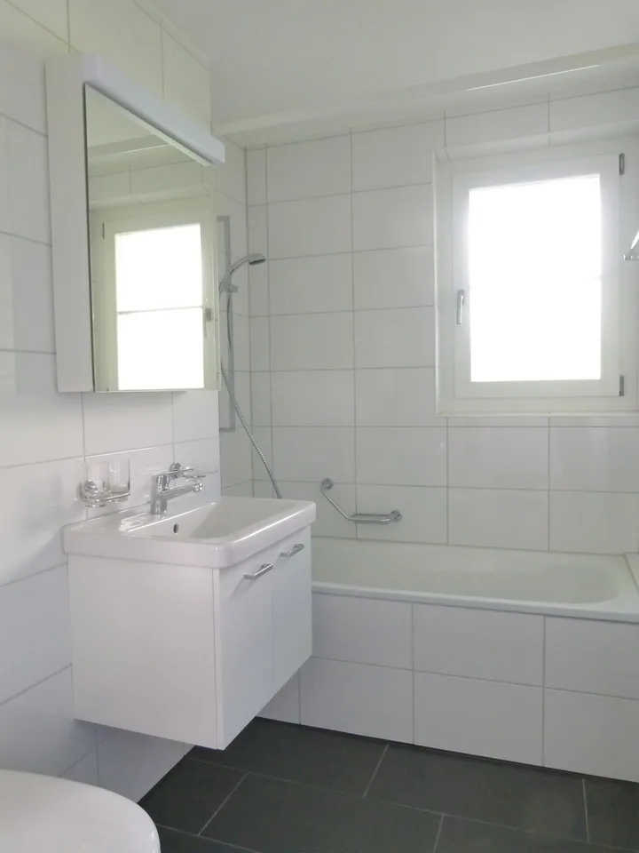 Charmante 3.5-Zimmerwohnung mit Balkon in Boll